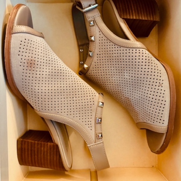 Marc Fisher PARSO Peep Toe Heels, 2.75" Size 8 - Picture 3 of 8